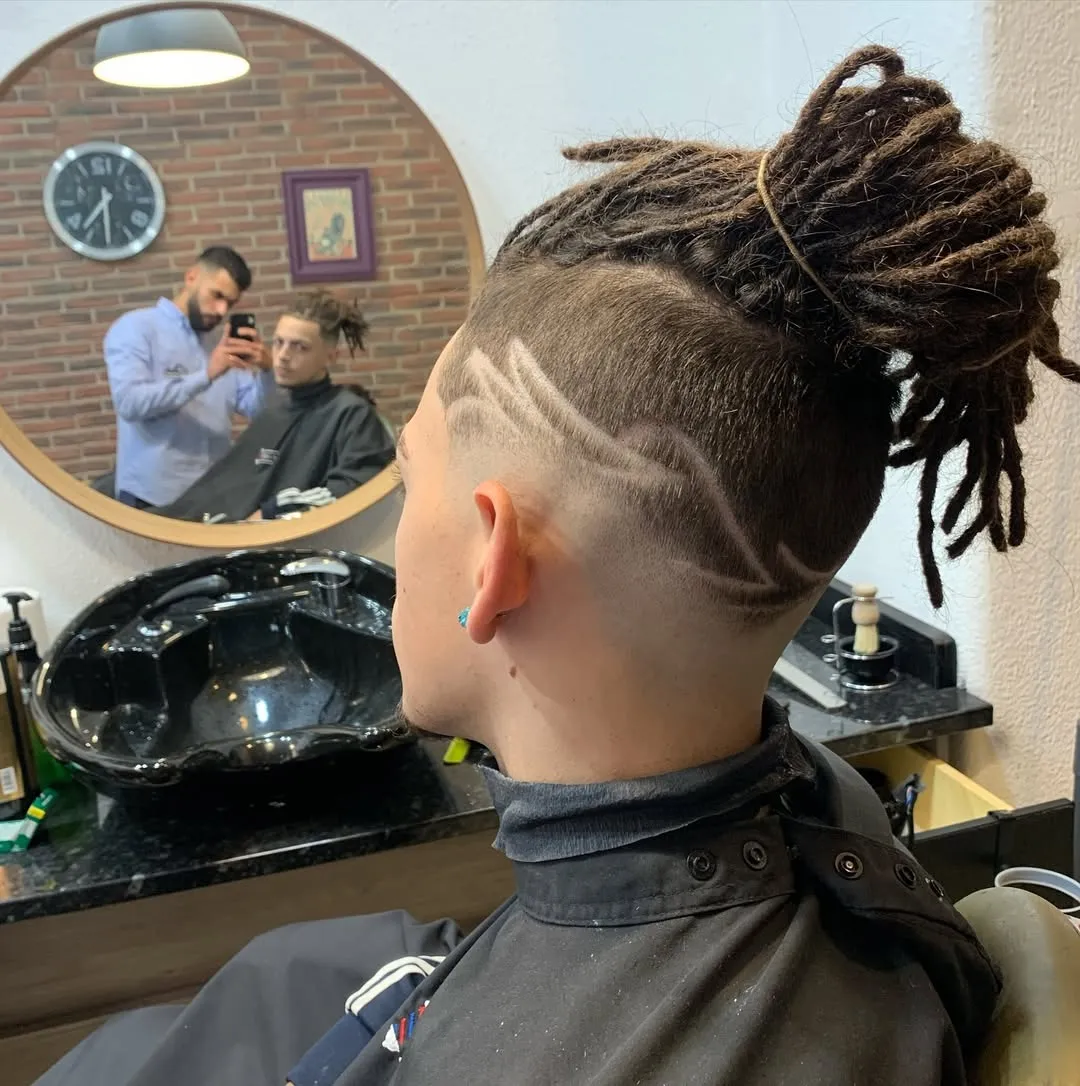 Corte com risco desenhado à máquina